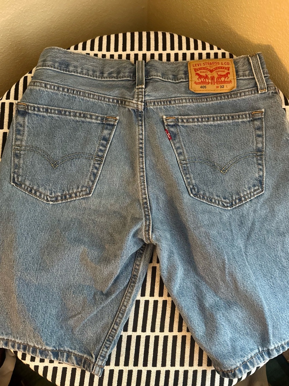 Levi's Light Blue Men’s Relaxed Jeans Shorts- don’t miss out on JORTS!! W32 L10